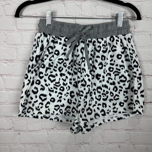Lounge Comfort Pull On Elastic Waist Shorts‎ Boyfriend Shorts Sz S Leopard Print - Picture 1 of 3